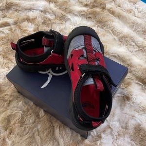 Oshkosh sandal to water shoe - size 11